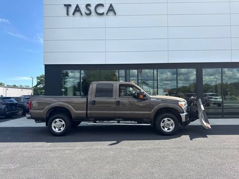 Used 2016 Ford F250 XLT w/ XLT Interior Package AWD/4WD image 2
