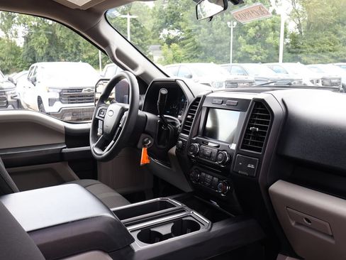 Used 2017 Ford F150 XL w/ Equipment Group 101A Mid AWD/4WD image 32