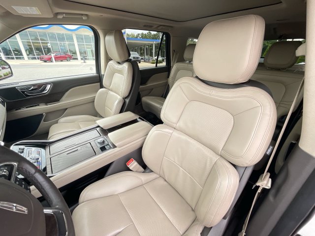 Used 2024 Lincoln Navigator Premiere AWD/4WD image 14