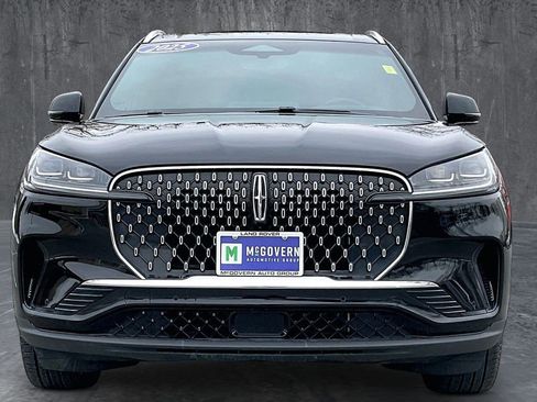 Used 2025 Lincoln Aviator Reserve w/ Illumination Package image 2