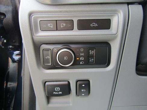 Used 2022 Ford F150 Lariat w/ Equipment Group 502A High AWD/4WD image 25