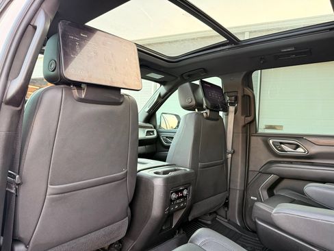 Used 2021 Chevrolet Suburban LT w/ LT Signature Package RWD image 23