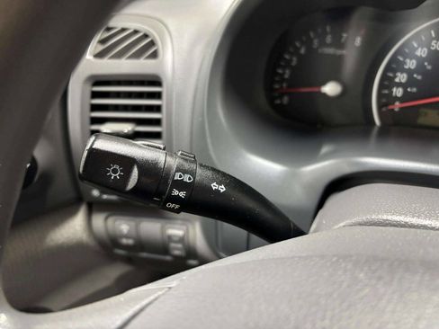 Used 2006 Kia Sedona LX image 32