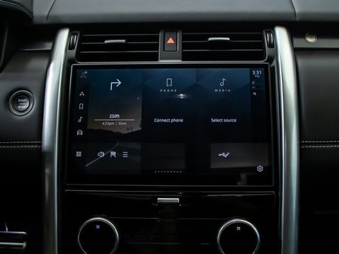 Certified 2025 Land Rover Discovery Metropolitan Edition image 18