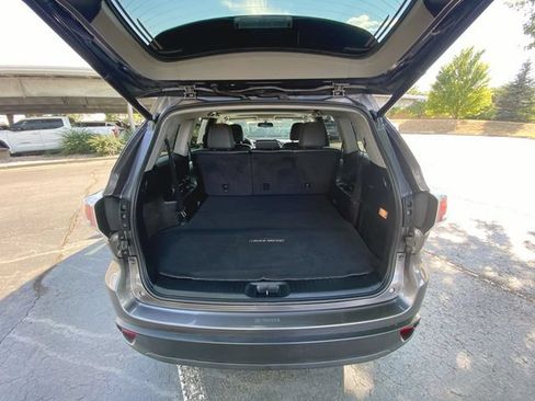 Used 2016 Toyota Highlander XLE AWD/4WD image 25