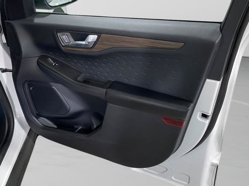 Used 2020 Ford Escape Titanium FWD image 28