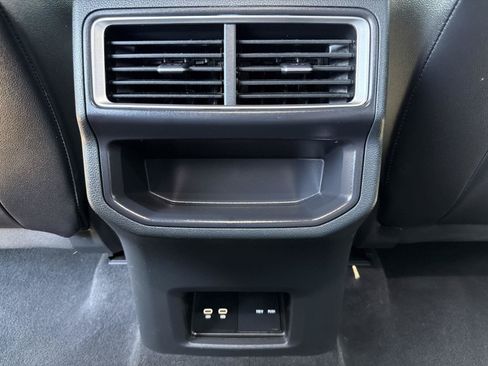 Used 2024 Volkswagen Atlas Cross Sport SE FWD image 35