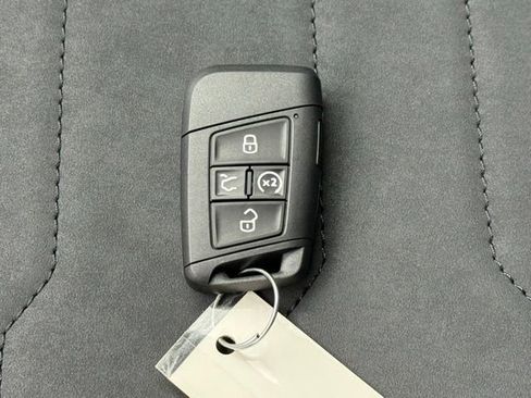 New 2026 Volkswagen Taos SE AWD/4WD image 14