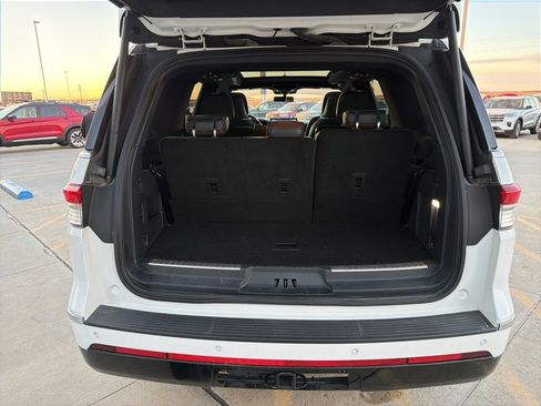Used 2023 Lincoln Navigator Reserve image 23