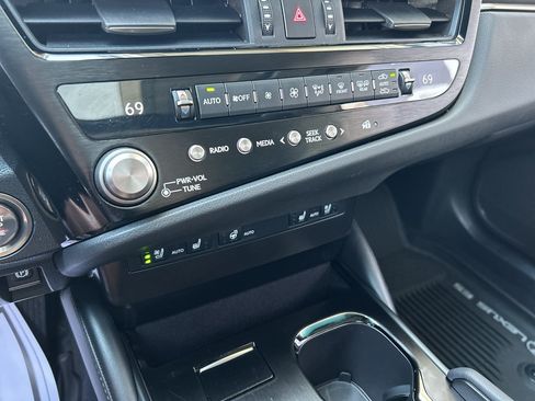 Used 2023 Lexus ES 250 w/ Premium Package AWD/4WD image 23