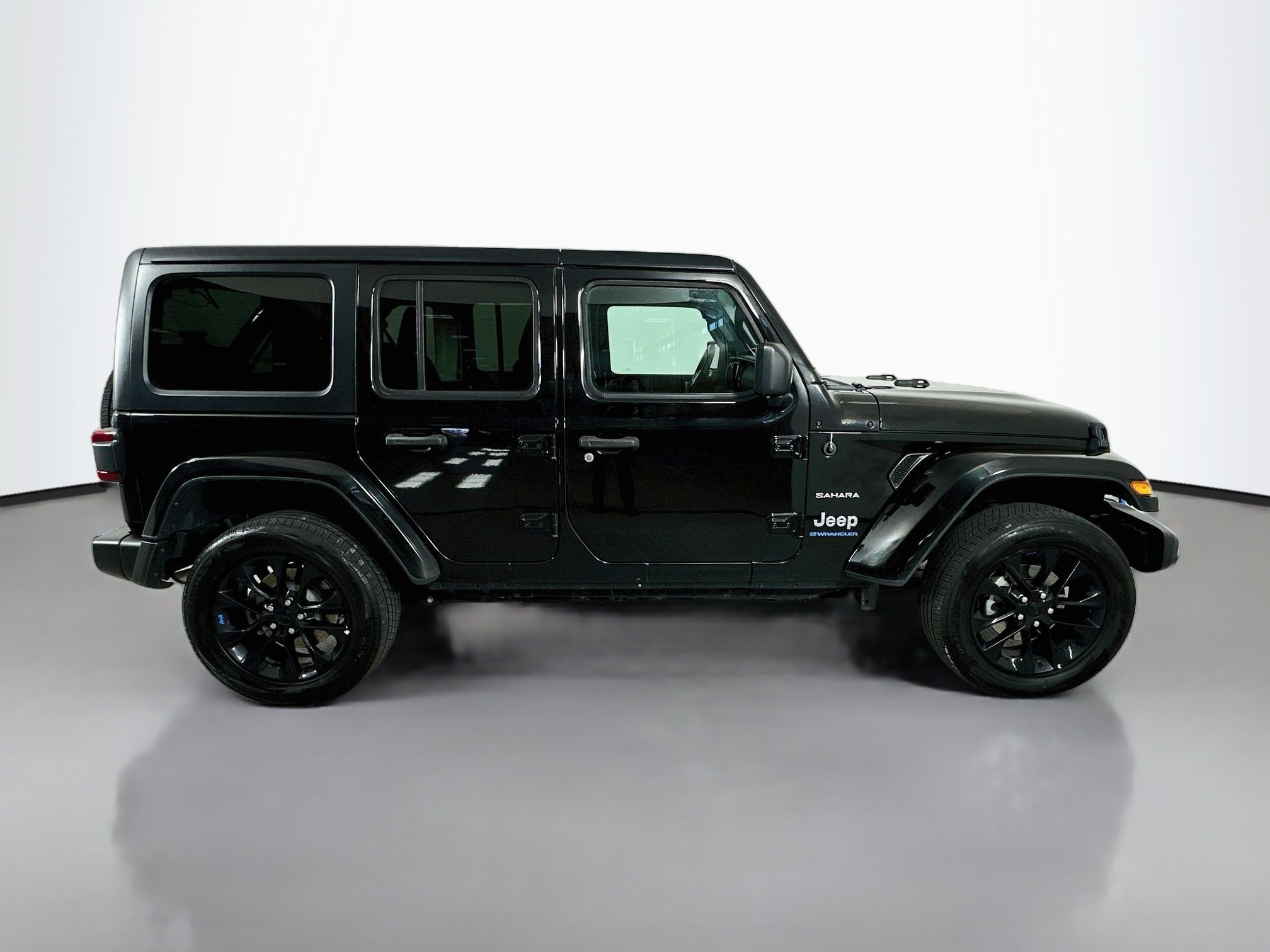 Used 2023 Jeep Wrangler Unlimited Sahara AWD/4WD image 8