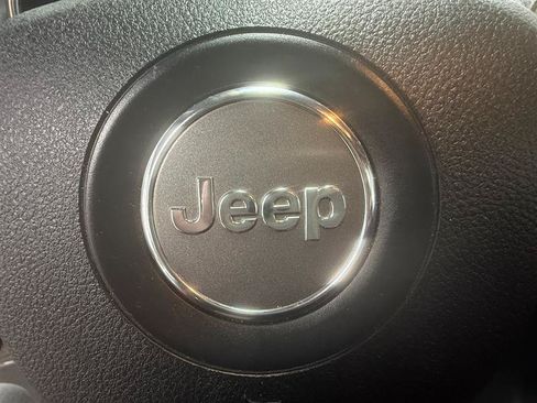 Used 2014 Jeep Grand Cherokee Limited AWD/4WD image 14