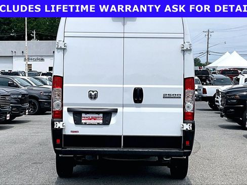 Used 2024 RAM ProMaster 2500 w/ Convenience Group FWD image 4