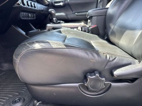 Used 2019 Toyota Tacoma Limited image 12