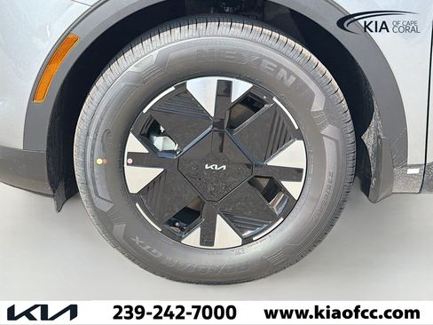 New 2026 Kia Sportage LX FWD image 9