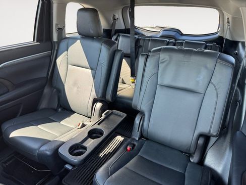 Used 2019 Toyota Highlander Limited Platinum AWD/4WD image 17