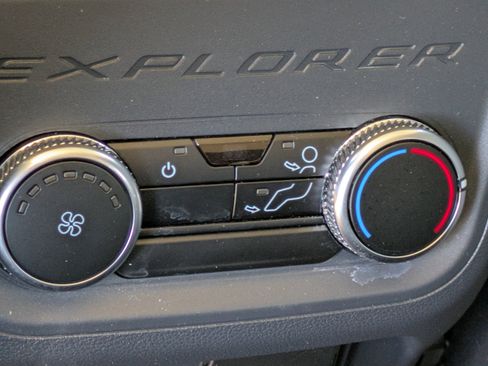 Used 2025 Ford Explorer Active image 15