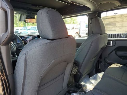 New 2025 Jeep Gladiator Sport image 11