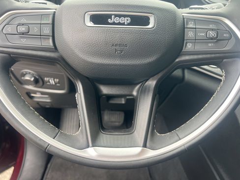 Used 2024 Jeep Grand Cherokee Altitude AWD/4WD image 9
