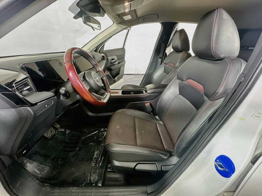 Used 2025 Nissan Kicks SR AWD/4WD image 17