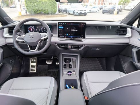 New 2026 Volkswagen Tiguan SE R-Line AWD/4WD image 17