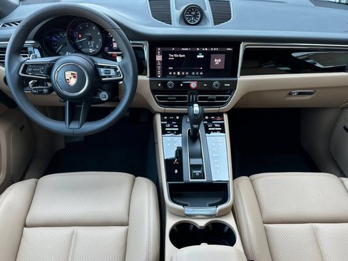 Certified 2026 Porsche Macan AWD/4WD image 6