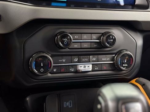 Used 2022 Ford Bronco Badlands image 14