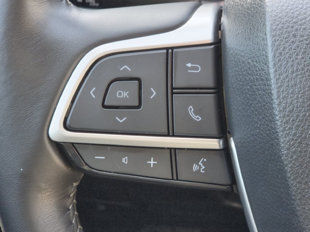 Used 2023 Toyota Highlander XLE FWD image 24