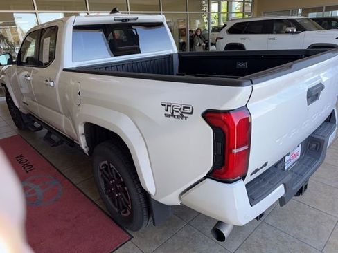Used 2024 Toyota Tacoma TRD Sport w/ TRD Sport Premium Package AWD/4WD image 8
