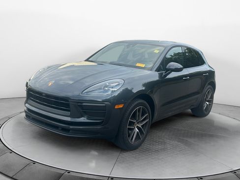 Used 2022 Porsche Macan AWD/4WD image 3
