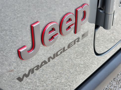 Used 2023 Jeep Wrangler Unlimited Rubicon w/ Cold Weather Group AWD/4WD image 28