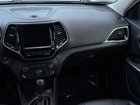 Used 2019 Jeep Cherokee Limited image 31