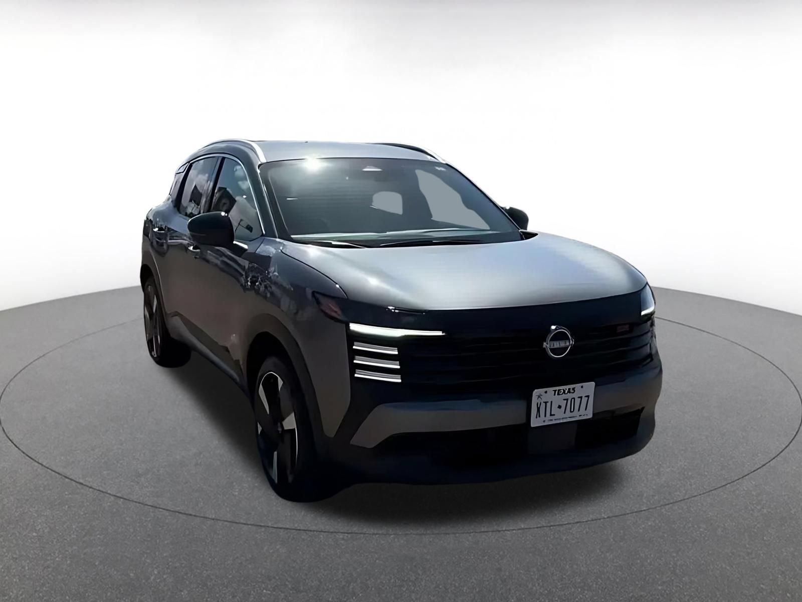Used 2026 Nissan Kicks SR AWD/4WD image 3