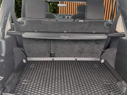 Used 2018 Jeep Wrangler Unlimited Sahara AWD/4WD image 8