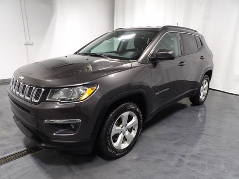 Used 2017 Jeep Compass Latitude image 4