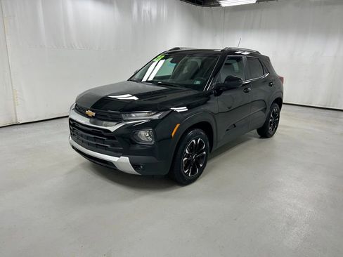 Used 2023 Chevrolet TrailBlazer LT w/ Convenience Package image 2
