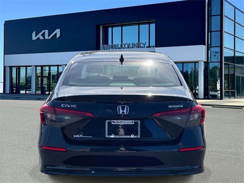 Used 2022 Honda Civic Touring image 9