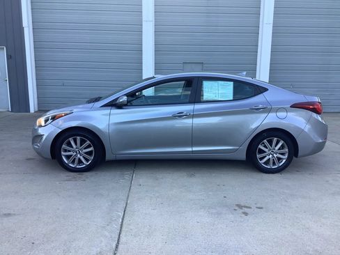 Used 2015 Hyundai Elantra SE w/ Option Group 02 FWD image 5