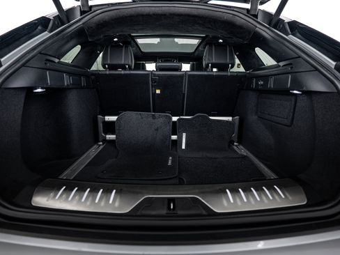 Used 2018 Land Rover Range Rover Velar R-Dynamic SE image 17