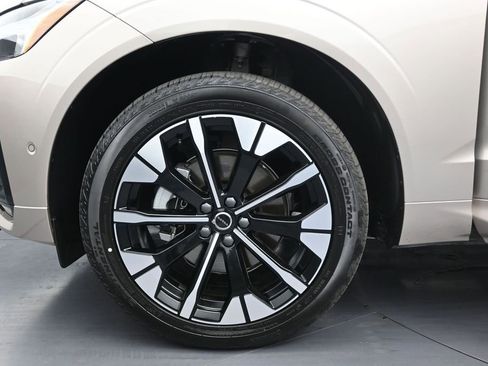 New 2026 Volvo XC60 B5 Plus AWD/4WD image 9