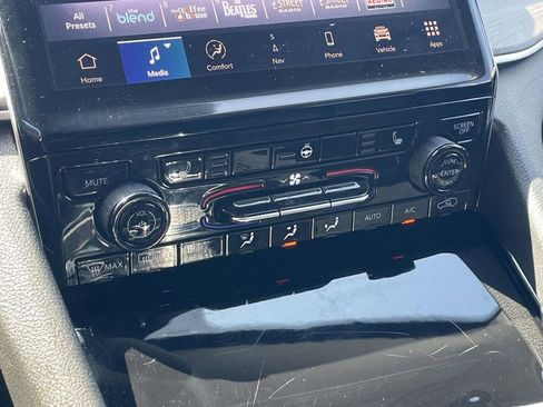 Used 2023 Jeep Grand Cherokee 4WD 4xe image 38