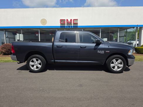 Used 2019 RAM 1500 Classic SLT AWD/4WD image 2