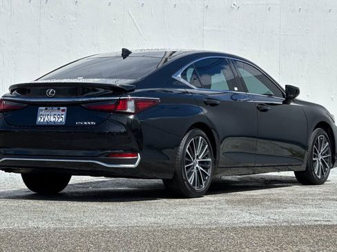 Used 2024 Lexus ES 300h w/ Premium Package FWD image 3