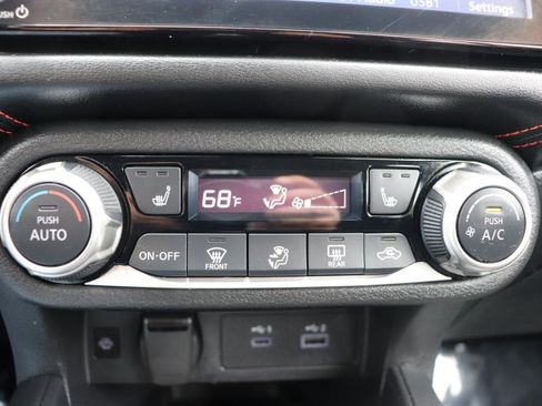 Used 2024 Nissan Versa SR FWD image 31