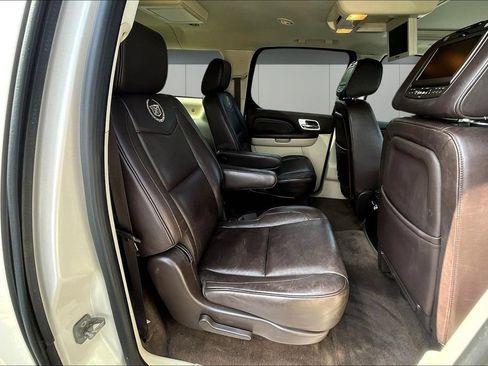 Used 2013 Cadillac Escalade ESV Platinum AWD/4WD image 25