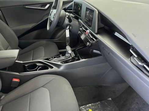 New 2026 Kia Niro LX image 16