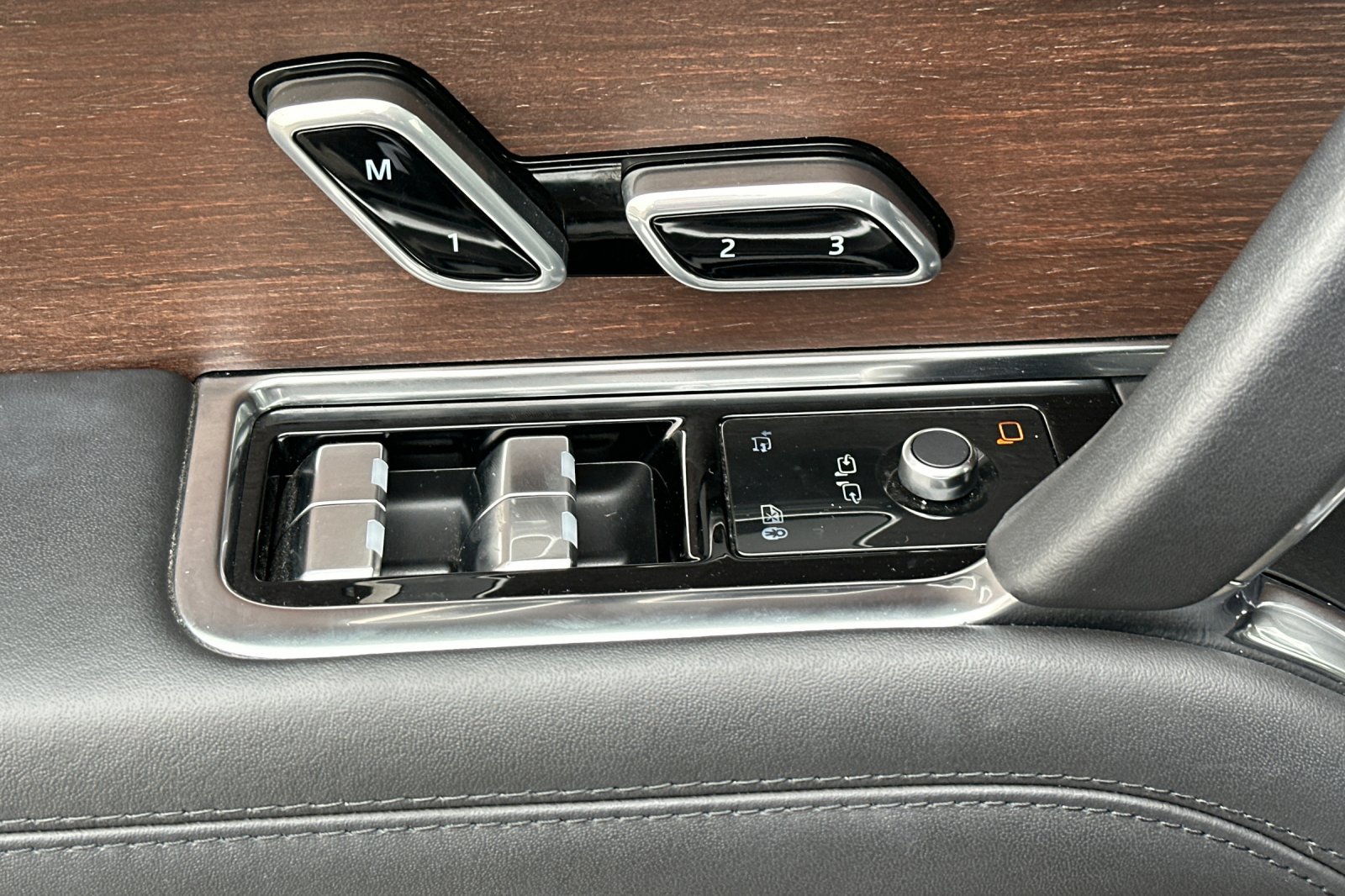 Used 2023 Land Rover Range Rover SE AWD/4WD image 13