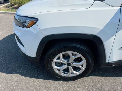 Used 2025 Jeep Compass Latitude AWD/4WD image 9