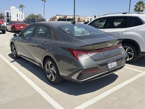 Used 2025 Hyundai Elantra SEL FWD image 12