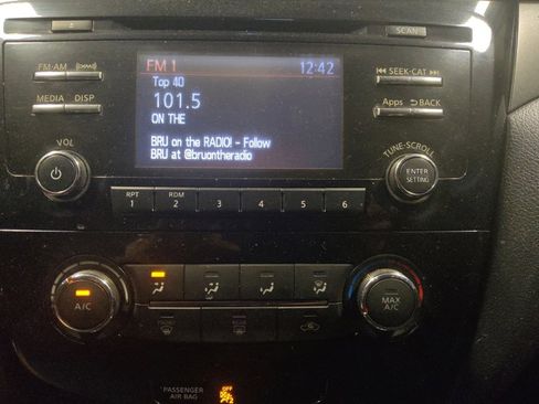 Used 2016 Nissan Rogue S FWD image 25